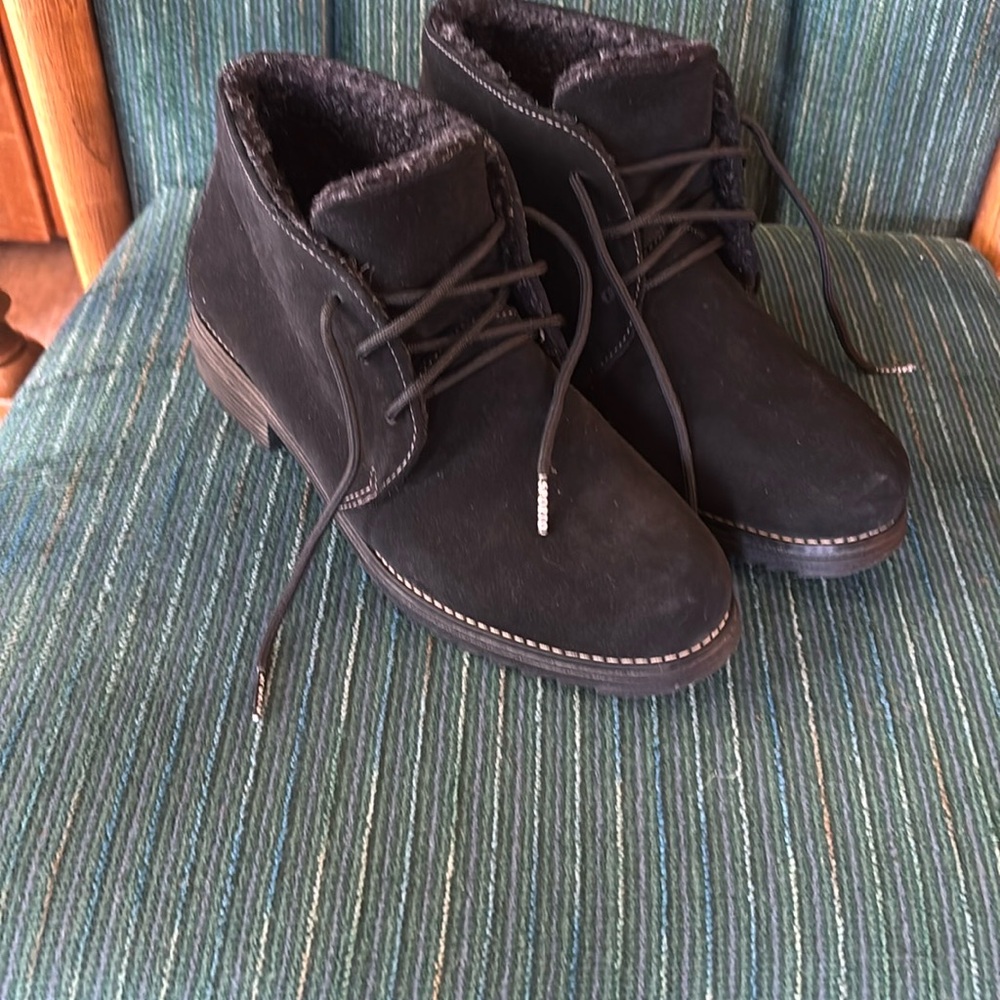 Sporto Black Ankle Boots with Fleece Lining